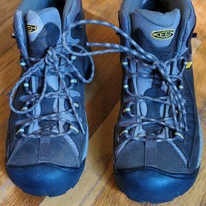 Like new Keen TARGHEE II waterproof hiking boots